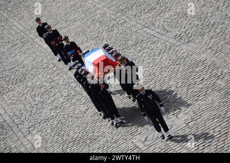 Paris, Frankreich. März 2024. Zeremonie der nationalen Ehrung für den französischen Politiker und Admiral Philippe de Gaulle, den Sohn von Charles de Gaulle, im Hotel des Invalides in Paris, Frankreich, 20. März 2024. Admiral Philippe de Gaulle, das älteste Kind von General Charle-de-Gaulle, dem ersten Präsidenten der Fünften Französischen Republik Credit: MAXPPP/Alamy Live News Stockfoto