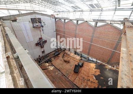 Die Bauarbeiten zur Sicherung und Bergung des eingestuerzten Daches an der katholischen St. Elisabethkirche in Kassel schreiten voran Foto vom 20.03.2024. Das Dach war am 6. November 2023 eingestuerzt. Dabei war ein Mensch leicht verletzt worden. Siehe epd-Meldung vom 20.3.2024 NUR REDAKTIONELLE VERWENDUNG *** Bauarbeiten zur Sicherung und Bergung des eingestürzten Daches der katholischen Kirche St. Elisabeths in Kassel sind im Gange Foto vom 20 03 2024 das Dach war am 6. November eingestürzt, 2023 eine Person wurde leicht verletzt siehe epd-Bericht vom 20 3 2024 NUR REDAKTIONELLE VERWENDUNG Copyright: epd-bild/AndreasxFischer Stockfoto