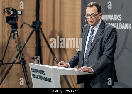 Gouverneur Christian Kettel Thomsen präsentiert die Aussichten für die dänische Wirtschaft und die Entwicklung der monetären und finanziellen Trends auf einer Pressekonferenz in Kopenhagen am Mittwoch, den 20. März 2024. (Foto: Thomas Traasdahl/Ritzau Scanpix) Stockfoto