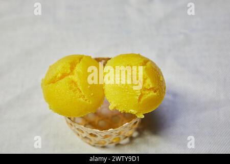 Traditionelles thailändisches Dessert Khanom Tarn oder Toddy Palmkuchen Stockfoto