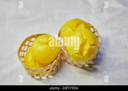 Traditionelles thailändisches Dessert Khanom Tarn oder Toddy Palmkuchen Stockfoto