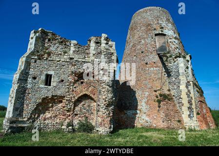 St Benet's Abbey und Windpump, Ludham, Norfolk, England Stockfoto