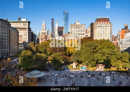 Erhöhter Blick auf den Union Square Park mit den umliegenden Wolkenkratzern im Herbst. Manhattan, New York City Stockfoto