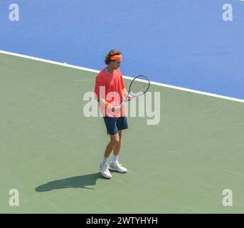 Dubai, 29. Februar 2024 - Foto von Andrey Rublev, das vor dem Spiel trainiert. Dubai Duty Free Tennis Championships 2024, Stockfoto