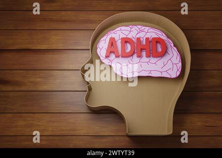 Rote Buchstaben ADHS auf rosa Hirnpapier, geschnitten in menschlichen Kopf geformten braunen Pappbehälter auf Holztisch. Aufmerksamkeitsdefizit-Hyperaktivitätsstörung Stockfoto