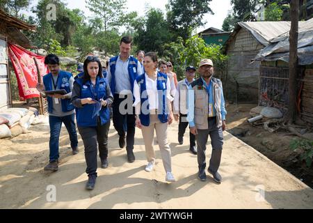 Basar in Bangladesch. März 2024. COX's BAZAR 20240320Kronprinzessin Victoria besuchte mit einer Delegation das Flüchtlingslager Cox's Bazar. Der Delegation gehört der schwedische Minister für Hilfe und Außenhandel, Johan Forssell, an. Die Kronprinzessin ist als Botschafterin des Entwicklungsprogramms der Vereinten Nationen (UNDP) in Bangladesch. Foto: Henrik Montgomery/TT/Code 10060 Credit: TT News Agency/Alamy Live News Stockfoto