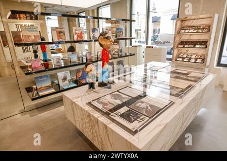 SAINT LAURENT HAT EINEN BUCHLADEN IN PARIS ERÖFFNET Stockfoto