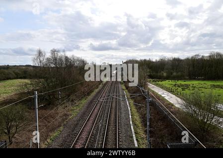 Im Vereinigten Königreich: Bilder der Bahnstrecke Preston-Wigan in der Nähe von Standish Stockfoto