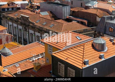 Portugal, Porto, die Terrakotta-Kugeln des Bezirks Ribeira vom malerischen Punkt Miradouro da Vitória Stockfoto