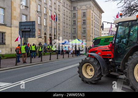 Bauernprotest. Kattowitz, Schlesien, Polen, 20. März 2024. Polnische Bauern blockieren die Straßen in der Nähe des Provinzbüros. Stockfoto