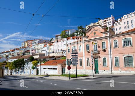 Portugal, Provinz Beira Litoral, Coimbra, ehemaliges Gebäude für militärische Instandhaltung (Manutencao Militar) auf der Rua Olimpio Nicolau Rui Fernandes Stockfoto