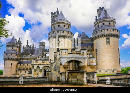 Berühmte französische Schlösser - beeindruckendes mittelalterliches Pierrefonds-Schloss. Frankreich Stockfoto