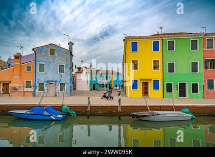 Die Insel Burano und ihre farbenfrohen Häuser, Venedig, Italien Stockfoto