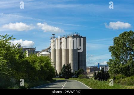 Zementfabrik, Olza, Spanien Stockfoto