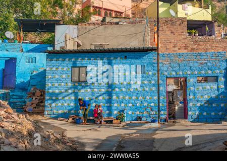 Jodhpur, Rajasthan, Indien - 17. Dezember 2023: Der berühmte Gehweg mit Gemälden in der blauen Stadt Jodhpur in Rajasthan Stockfoto