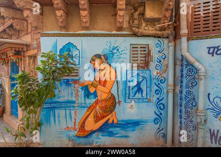 Jodhpur, Rajasthan, Indien - 17. Dezember 2023: Der berühmte Gehweg mit Gemälden in der blauen Stadt Jodhpur in Rajasthan Stockfoto