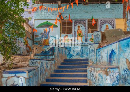 Jodhpur, Rajasthan, Indien - 17. Dezember 2023: Der berühmte Gehweg mit Gemälden in der blauen Stadt Jodhpur in Rajasthan Stockfoto