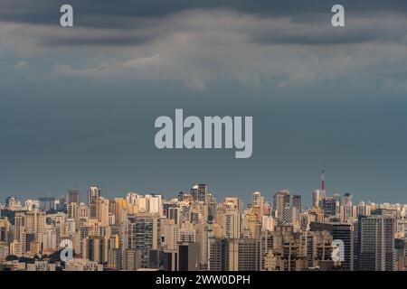 Skyline des Zentrums von São Paulo bei Nacht. Sao Paulo, Brasilien. März 2024. Stockfoto