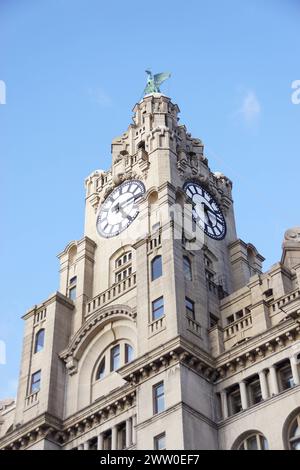 Blick auf das Liver Building, Liver Birds und das erste britische Betongebäude Stockfoto