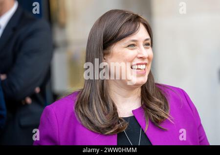 London, Großbritannien. März 2024. Tzipi Hotovely, israelischer Botschafter im Vereinigten Königreich (rosa/lila Jacke) verlässt das Scottish Office (Dover House) in Whitehall London, gefolgt von Alister Jack, schottischer Sekretärin, Credit: Ian Davidson/Alamy Live News Stockfoto