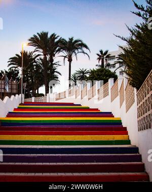 Rainbow Steps führen nach Playa Torrecilla, Nerja, Spanien Stockfoto