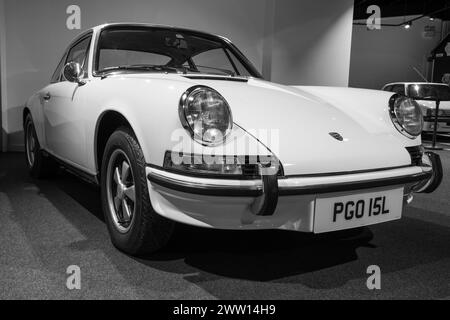 Sparkford.Somerset.Vereinigtes Königreich.7. Januar 2024.Ein Porsche 911 Carrera RS 2,7 aus dem Jahr 1973 ist im Haynes Motor Museum in Somerset zu sehen Stockfoto