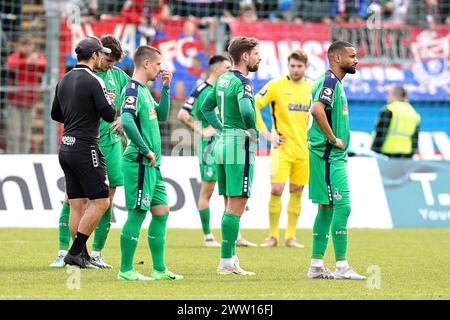 Unterhaching, Deutschland. März 2024. firo: 10.03.2024, Fußball, 3. Liga, 3. Bundesliga, Saison 2023/2024, 29. Spieltag SpVgg Unterhaching - MSV Duisburg, Kolja Pusch, MSV Duisburg, MSV Duisburg, Duisburg, die ganze Figur, Enttäuschung, Kredit: dpa/Alamy Live News Stockfoto