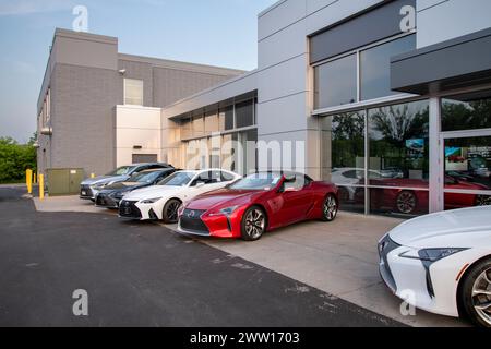 Maplewood, Minnesota. Lexus Händlerbetrieb zeigt eine Reihe neuer Fahrzeuge. Stockfoto