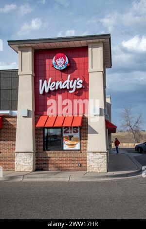 Maplewood, Minnesota. Wendy's Fastfood-Kette. Außenansicht des Gebäudes mit Logo und Eingang des Kunden. Stockfoto