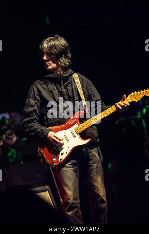 Manchester, Großbritannien. März 2024. Liam Gallagher und John Squire auf der Bühne für den ersten von zwei Homecoming-Gigs im Manchester Apollo. Cristina Massei/Alamy Live News Stockfoto