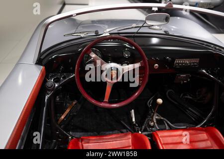 Lenkrad, Innenraum, Cockpit Oldtimer Porsche 550 Spyder Cabrio 1956 Oldtimer, Automobil Leidenschaft, Evolution Sportwagen, Oldtimer, Retro-s Stockfoto