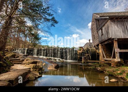 Historischer Yates Mill County Park in Raleigh, North Carolina. Stockfoto
