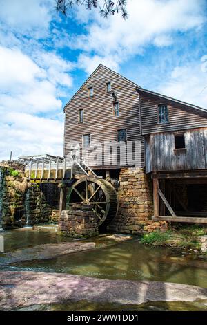 Historischer Yates Mill County Park in Raleigh, North Carolina. Stockfoto
