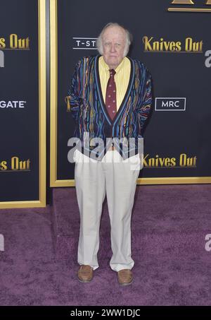 WESTWOOD, KALIFORNIEN - 14. NOVEMBER: M Emmet Walsh, bei der Premiere von Lionsgates' 'Knives Out' im Regency Village Theatre in Westwood, Kalifornien am 14. November 2019. Kredit Faye Sadou/MediaPunch Stockfoto