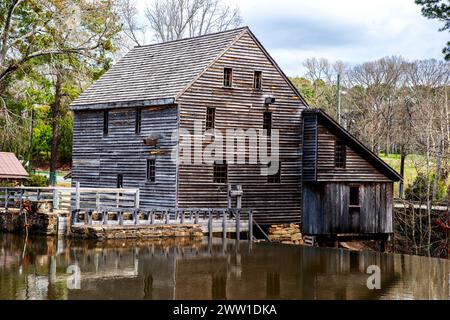 Historischer Yates Mill County Park in Raleigh, North Carolina. Stockfoto