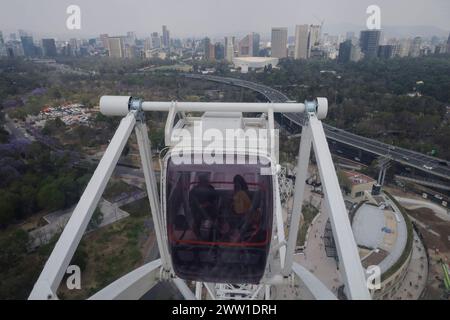 Mexiko-Stadt, Mexiko. März 2024. Während der Einweihung des Aztlan Urban Park, der einst Schauplatz des Vergnügungsparks Chapultepec Fair war, ist ein Panoramablick auf Mexiko-Stadt zu sehen. (Foto: Gerardo Vieyra/NurPhoto)0 Credit: NurPhoto SRL/Alamy Live News Stockfoto