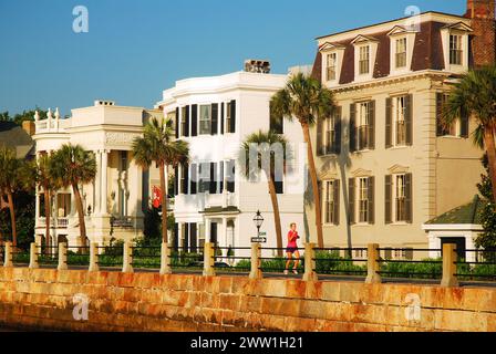 Historische Häuser entlang der East Battery in Charleston, SC Stockfoto