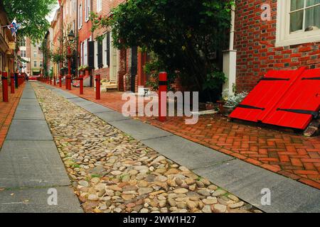 Die historische Kopfsteinpflasterstraße in der Elfreths Alley, Philadelphia, soll die älteste Straße Amerikas sein Stockfoto