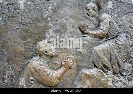 Die Qual Jesu im Garten – das erste schmerzhafte Geheimnis des Rosenkranzes. Eine Reliefskulptur auf dem Berg Podbrdo (der Hügel der Erscheinungen) in Medjugorje. Stockfoto
