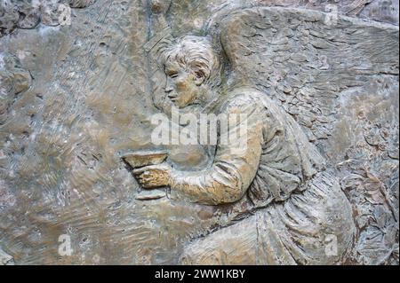 Die Qual Jesu im Garten – das erste schmerzhafte Geheimnis des Rosenkranzes. Eine Reliefskulptur auf dem Berg Podbrdo (der Hügel der Erscheinungen) in Medjugorje. Stockfoto