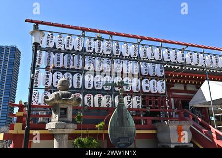 Chochin Papierlaterne vor Shinobazu-no-ike Bentendo in Ueno – Taito, Tokio, Japan – 28. Februar 2024 Stockfoto