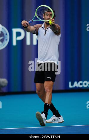 Miami, Florida, USA. März 2024. Matteo Berrettini (Italien) trifft in der ersten Runde der Männer-Singles beim Tennis-Turnier der Miami Open gegen Andy Murray (Großbritannien). (Kreditbild: © Richard Dole/ZUMA Press Wire) NUR REDAKTIONELLE VERWENDUNG! Nicht für kommerzielle ZWECKE! Stockfoto