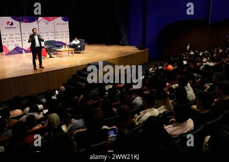 Mexiko-Stadt, Mexiko. März 2024. Jorge Alvarez Maynez, Kandidat der Citizen Movement Party für die Präsidentschaft Mexikos, spricht bei einem Treffen mit Studenten der Universidad La Salle im Rahmen ihrer Kampagne zur Präsidentschaft Mexikos. Am 20. März 2024 in Mexiko-Stadt. (Kreditbild: © Luis Barron/OKULARIS Via ZUMA Press Wire) NUR REDAKTIONELLE VERWENDUNG! Nicht für kommerzielle ZWECKE! Stockfoto