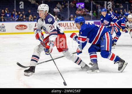 20. März 2024: Hartford Wolf Pack Stürmer Adam Edstrom (34) skatet in der dritten Periode gegen die Rochester Americans. Die Rochester Americans veranstalteten das Hartford Wolf Pack in einem Spiel der American Hockey League in der Blue Cross Arena in Rochester, New York. (Jonathan Tenca/CSM) Stockfoto