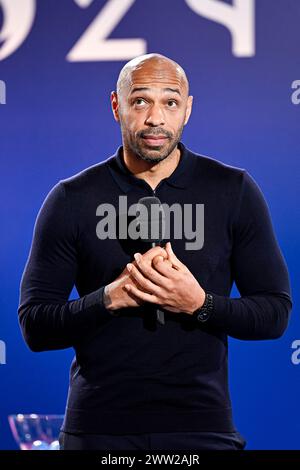 Paris, Frankreich. März 2024. Thierry Henry während der Endauslosung des Fußballturniers der Olympischen Spiele am 20. März 2024 im Pariser Hauptquartier 2024. Foto: Victor Joly/ABACAPRESS.COM Credit: Abaca Press/Alamy Live News Stockfoto