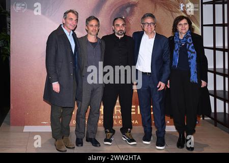 Rom, Italien. März 2024. Die Besetzung posiert während des Fotoaufrufs für den Film „Another End“ im Barberini-Kino in Rom, Italien, am 20. März 2024. (Foto: Domenico Cippitelli/NurPhoto) Credit: NurPhoto SRL/Alamy Live News Stockfoto