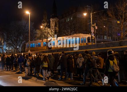 Budapest, Ungarn: 21. Februar 2024: Demonstration junger Menschen gegen Pädophilie in Schulen, Waisenhäusern und staatlichen Schutz pädophiler Teache Stockfoto