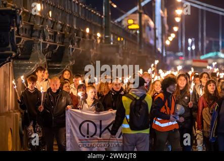 Budapest, Ungarn: 21. Februar 2024: Demonstration junger Menschen gegen Pädophilie in Schulen, Waisenhäusern und staatlichen Schutz pädophiler Teache Stockfoto