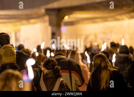 Budapest, Ungarn: 21. Februar 2024: Demonstration junger Menschen gegen Pädophilie in Schulen, Waisenhäusern und staatlichen Schutz pädophiler Teache Stockfoto