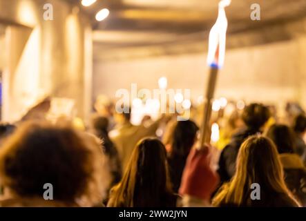 Budapest, Ungarn: 21. Februar 2024: Demonstration junger Menschen gegen Pädophilie in Schulen, Waisenhäusern und staatlichen Schutz pädophiler Teache Stockfoto